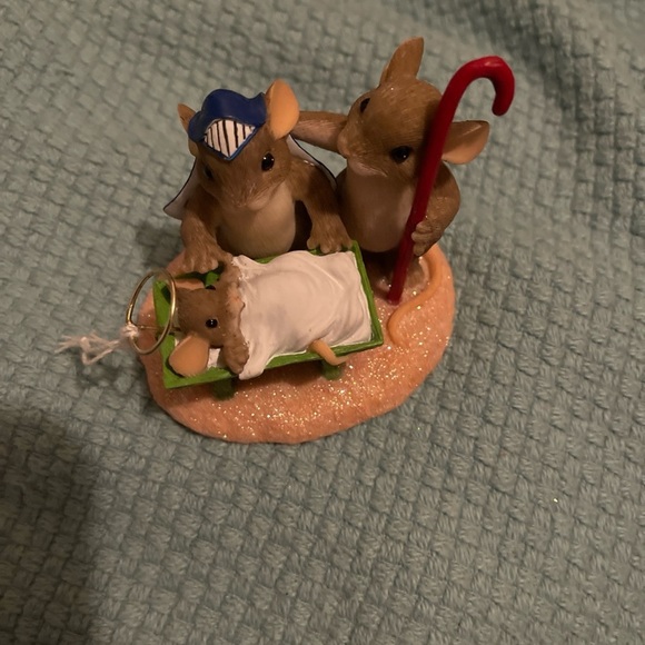 Charming Tails: A Gift From Above - 87/250 - *Rare* - Picture 1 of 5